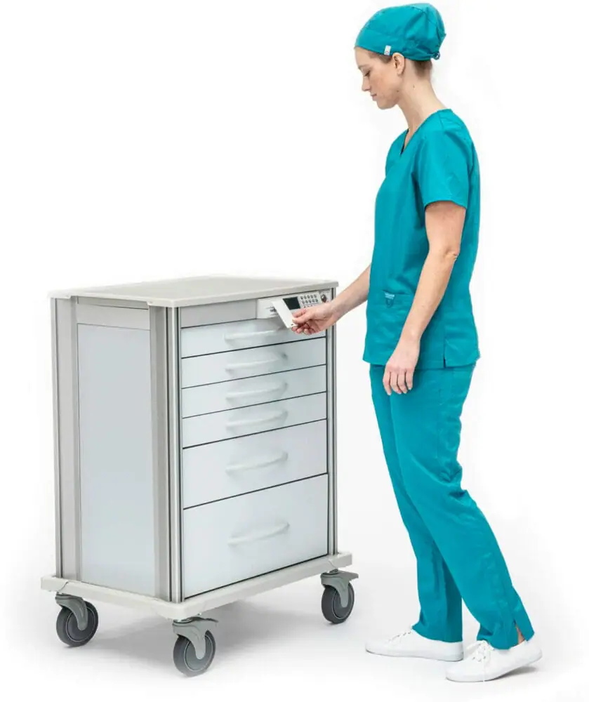 Pace procedure cart with proximity lock
