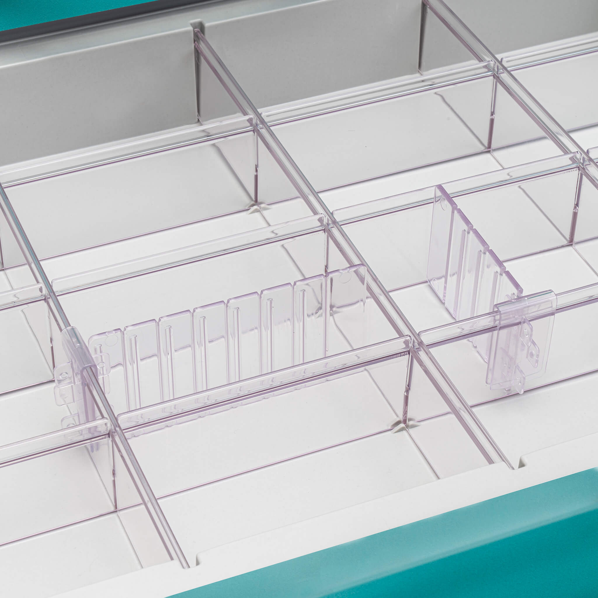 https://innerspacehealthcare.com/wp-content/uploads/cabinet-cart-accessories/interior-storage/3-inch-adjustable-snap-off-dividers-divider-clips-02.jpg